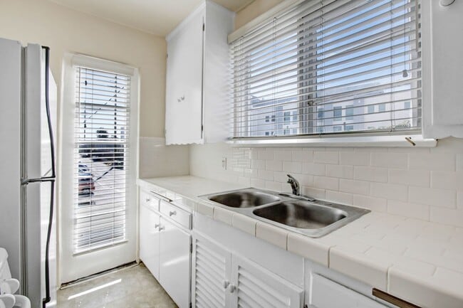 Photo - 2202-2206 20th St Unit 2204A