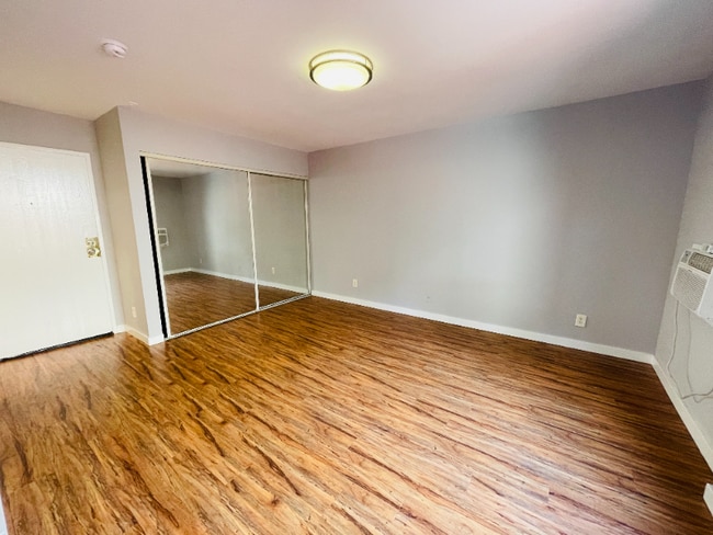 Photo - 7044 Hawthorn Ave Apartment Unit 111