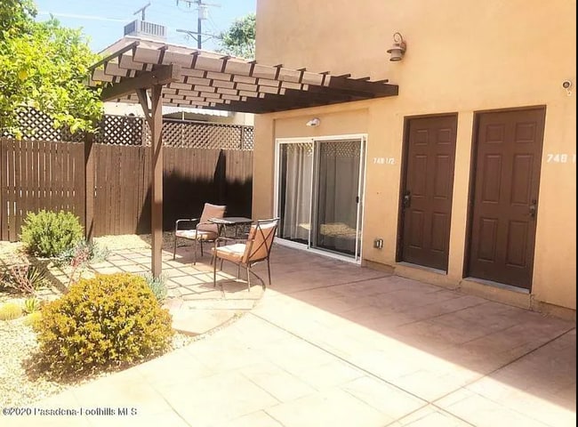 Building Photo - 748 1/2 N La Jolla Ave-748) Unit 748)