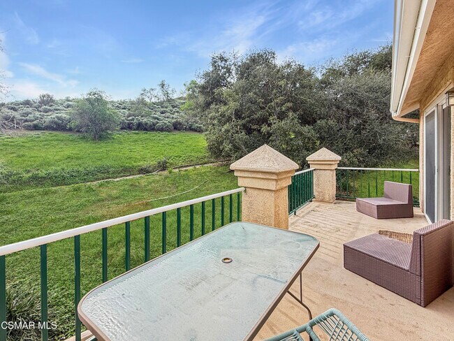 Photo - 264 Ridgeton Ln