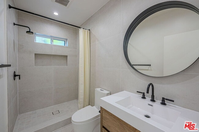 Photo - 1974 Comstock Ave