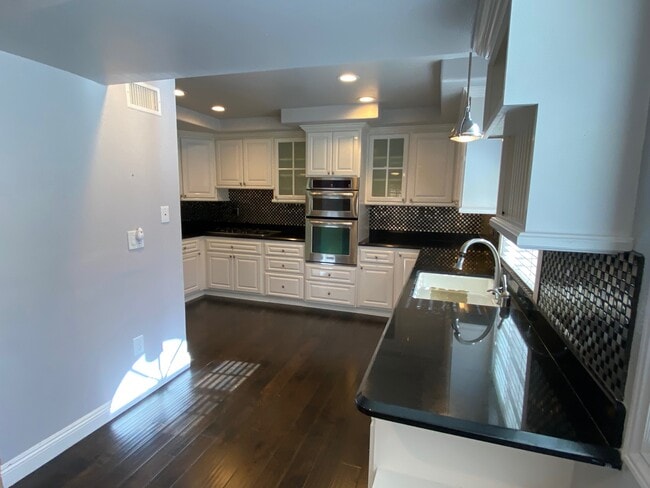 Photo - 20947 Hackney St