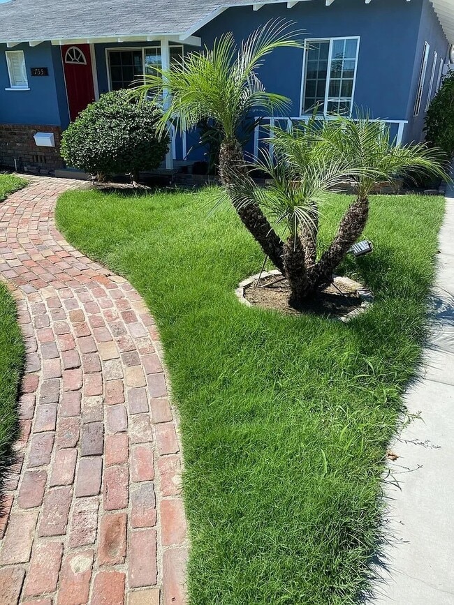 3 bedroom 2 bath house - 755 S Fenimore Ave House