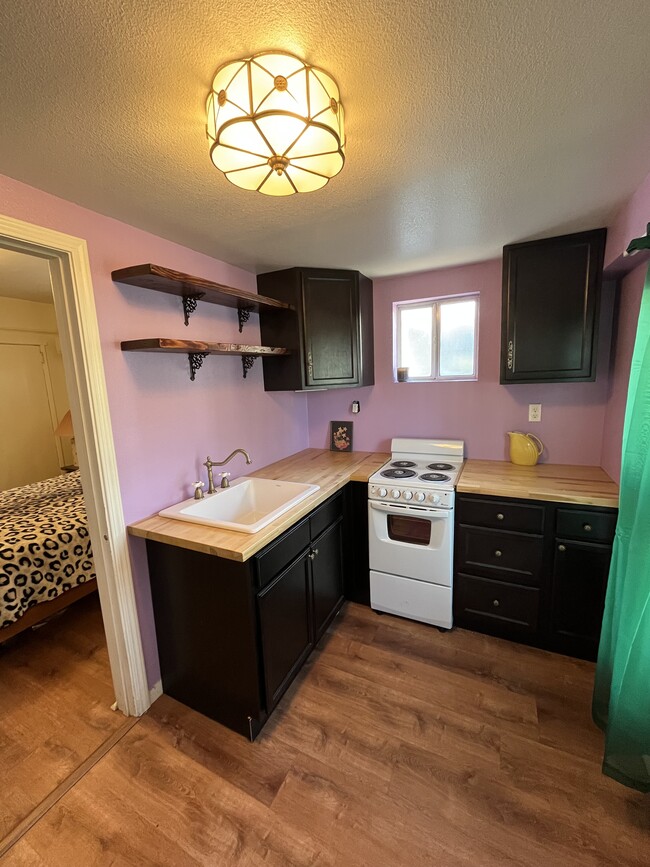 Building Photo - 4187 Denker Ave Unit Studio
