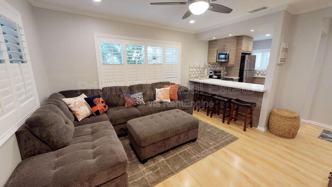 Photo - 4102 Ingraham St