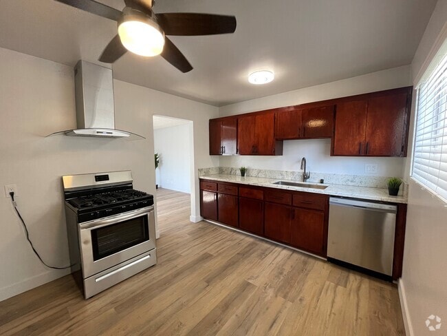 Building Photo - Sahara Rental