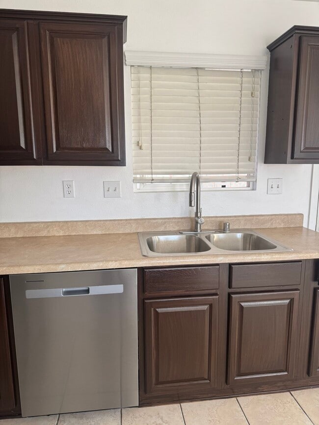 Photo - 3481 Grant St