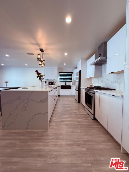 Photo - 16047 Bryant St