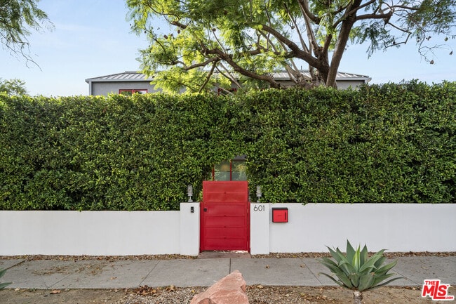 Photo - 601 N Crescent Heights Blvd