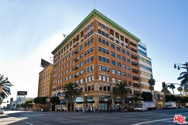 Building Photo - 1645 Vine St Unit 303-303 Rental