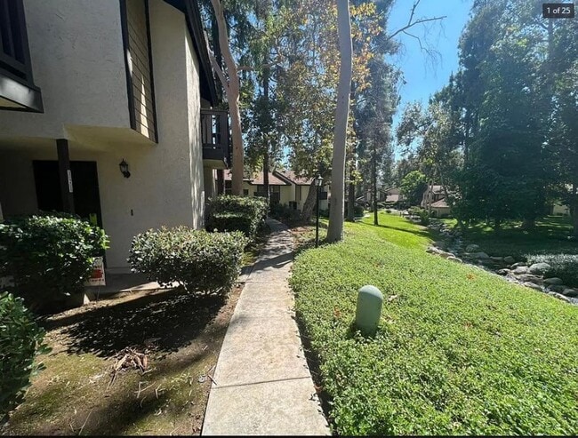 Building Photo - AVAILABLE NOW! Canyon Crest Townhome