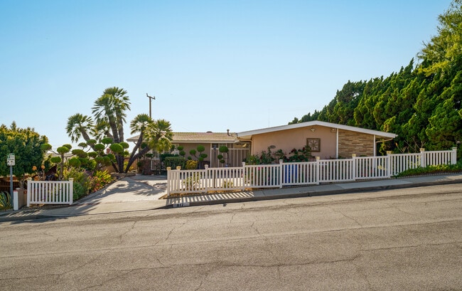 Building Photo - 817 Malone Dr