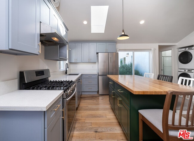 Photo - 6461 Whitman Ave