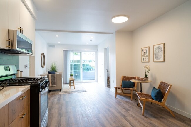 Photo - 3305-3309 Primera Ave