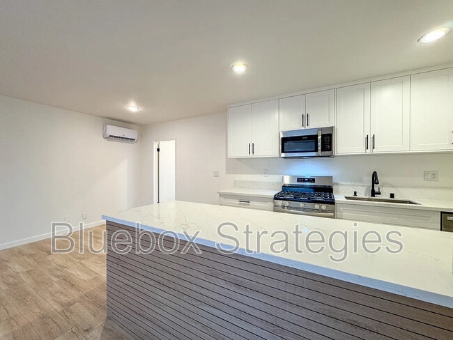 Photo - 606 Montana Ave Unit 3