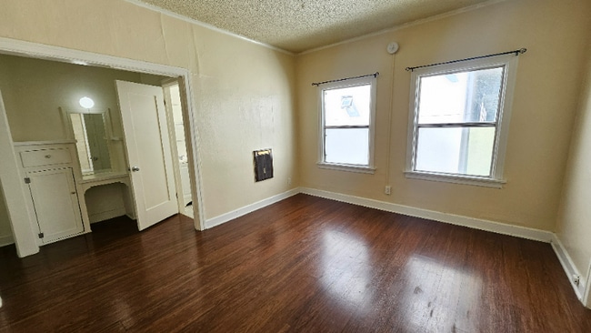 Photo - 727 S Coronado St Apartment Unit 303