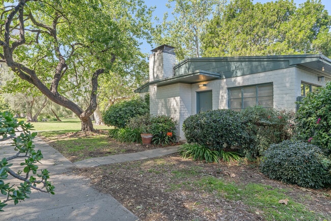 Building Photo - 5116 Village Grn