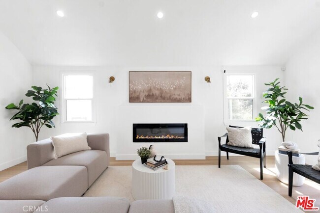 Photo - 2222 Valentine St