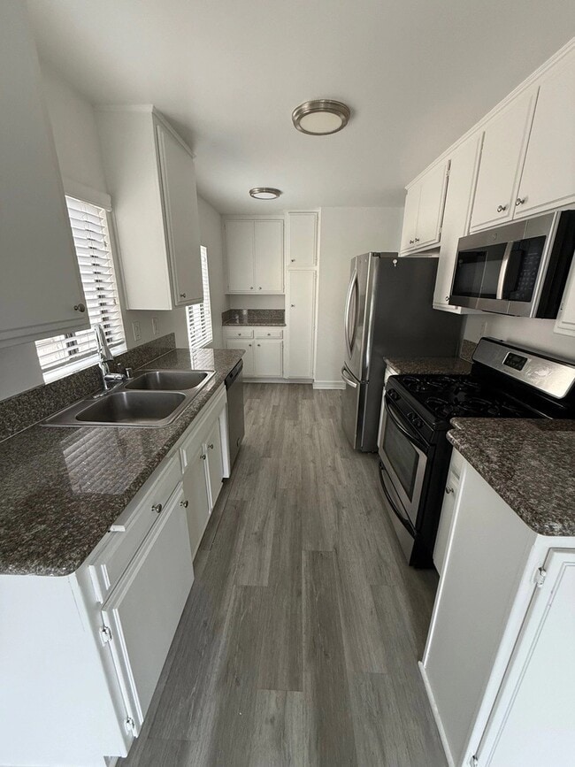 Building Photo - 408 N Venice Blvd