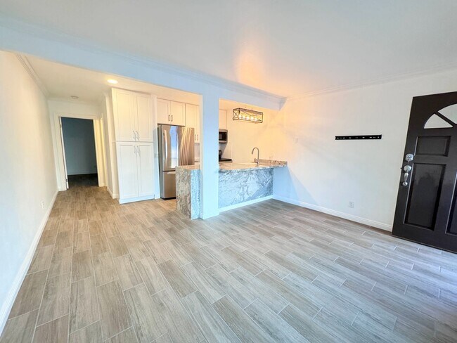 Photo - Beautifully Remodeled 1 BD, 1 Mile to beach Unit 28