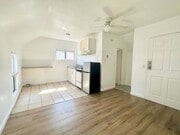 Photo - 1060 E 6th St Unit 2