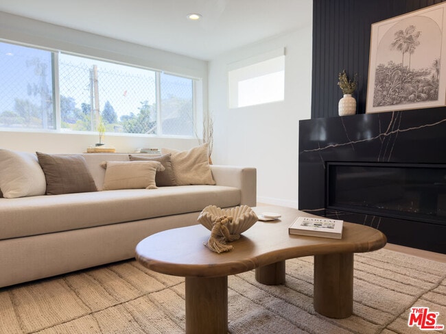 Photo - 2220 Aaron St