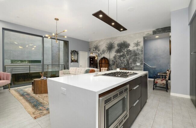 Photo - 317 Upas St