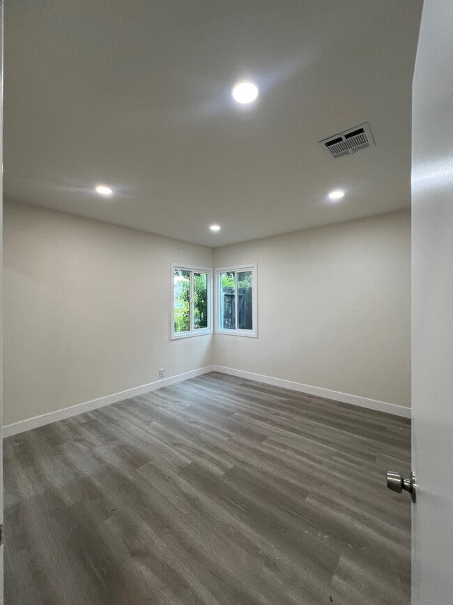 Photo - 515 Allen Ave