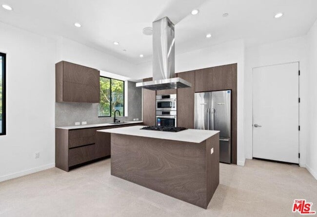 Photo - 307 N Wilton Pl