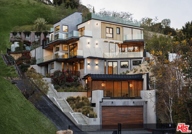 Building Photo - 3755 Camino de la Cumbre