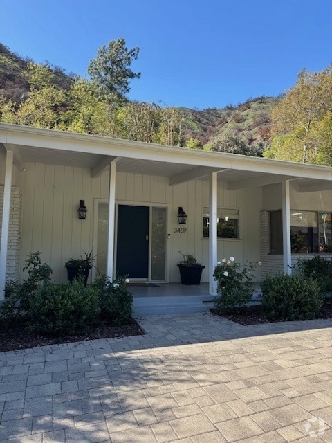 Building Photo - 3459 Mandeville Canyon Rd Rental