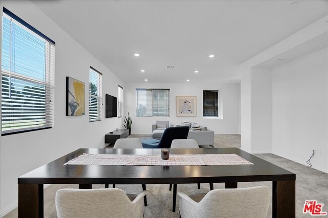 Photo - 725 Daniel Freeman Cir