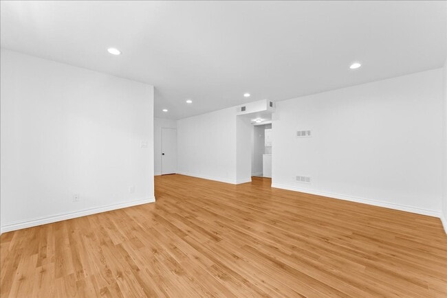 Photo - 448 W Windsor Rd Unit 10