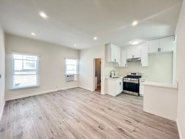 Photo - 400 N Coronado St Apartment Unit 112