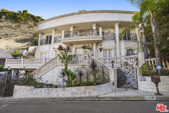 Photo - 2258 Gloaming Way