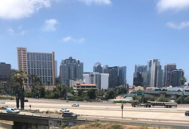Building Photo - Bankers Hill 1 Bedroom 1 Bath with Downtown San Diego Views