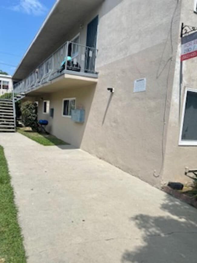 Building Photo - Lovely Studio Ready to Become a Home Unit 1097 St. Louis Ave. #C