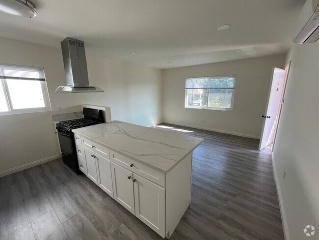 Building Photo - 2428 Michigan Ave Rental