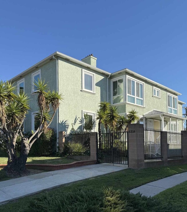 Building Photo - 6312 Overhill Dr Unit 6312