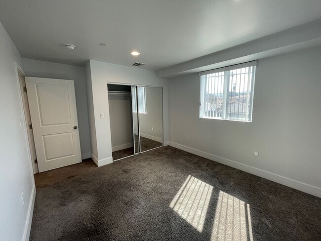 Photo - 2130 Unit 2819 1/2