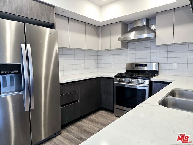 Photo - 5030 Rosewood Ave