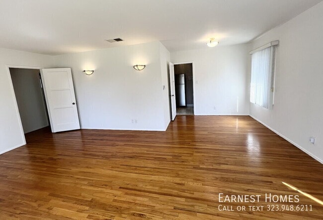 Photo - 14013 Addison St