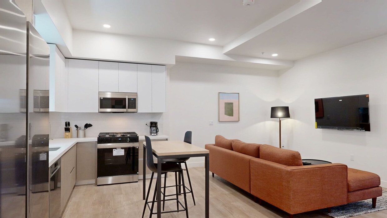 3D Tour - 626 N Wilton Pl