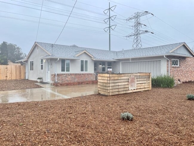 Building Photo - Completely Renovated Clairemont Home