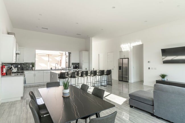 Photo - 825 Fountain Dr