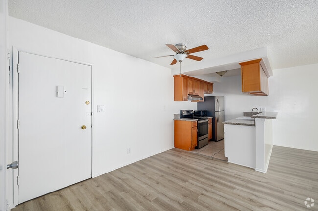 1BR, 1BA - 740SF - Dining Room - 464 S. Berendo St.