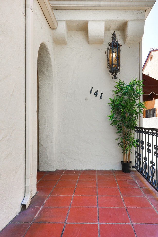 Photo - 141 N Orange Dr