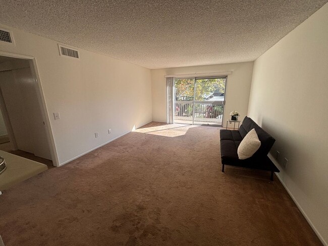 Photo - 2 Bedroom Condo for Rent in Newhall!