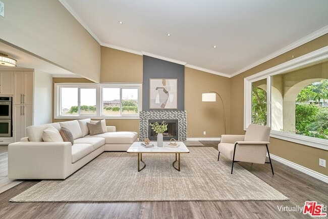 Photo - 2660 Conata St