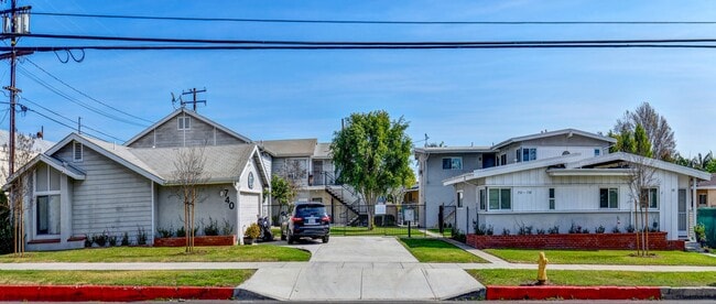Building Photo - Refreshed 1 Bed 1 Bath Apartment with Parking Unit 732 N Euclid Street